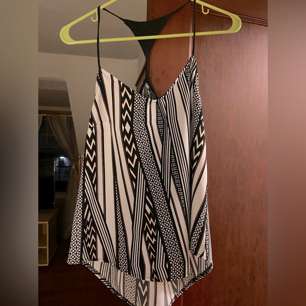 Cute and casual top - size small!
